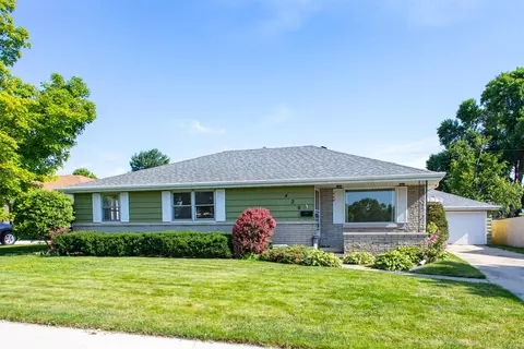 Exterior - 420 W Lindbergh St, Appleton, WI 54911 photo 10 of 10