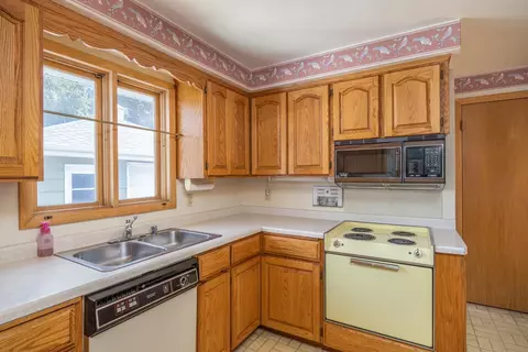 Kitchen - 420 W Lindbergh St, Appleton, WI 54911 photo 1 of 4