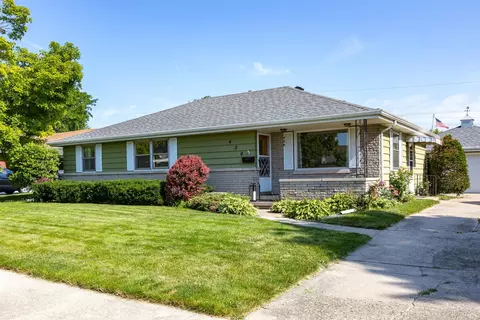 Exterior - 420 W Lindbergh St, Appleton, WI 54911 photo 9 of 10