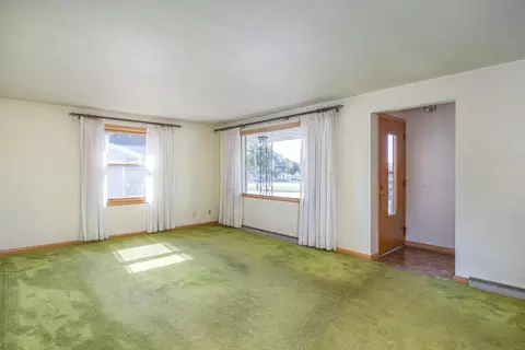 Living - 420 W Lindbergh St, Appleton, WI 54911 photo 2 of 3