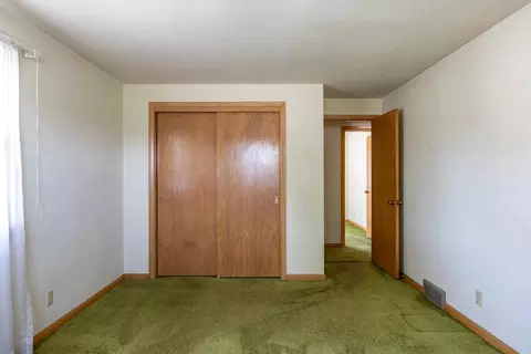 Bedroom - 420 W Lindbergh St, Appleton, WI 54911 photo 2 of 5