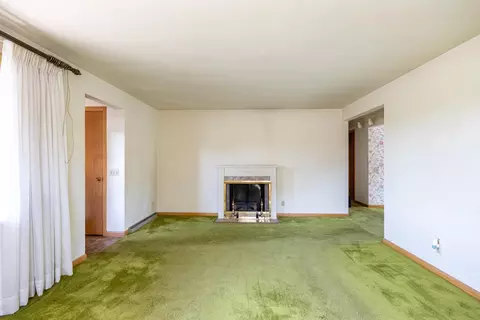 Living - 420 W Lindbergh St, Appleton, WI 54911 photo 1 of 3