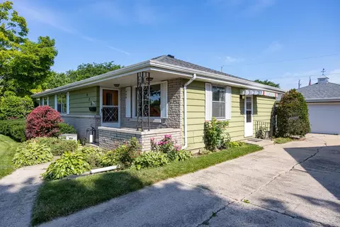 Exterior - 420 W Lindbergh St, Appleton, WI 54911 photo 3 of 10