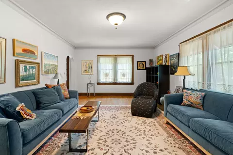 Living - 932 E Commercial St, Appleton, WI 54911 photo 4 of 5