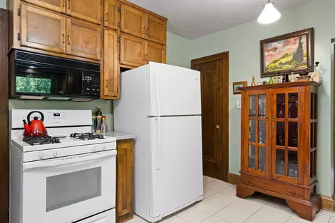Kitchen - 932 E Commercial St, Appleton, WI 54911 photo 2 of 4