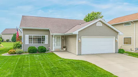 2631 Grassy Ln, Neenah, WI 54956