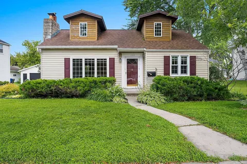 1313 Lost Dauphin Rd, De Pere, WI 54115