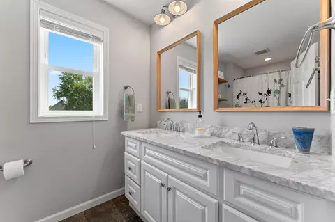 Bath - n9182 Dylan Drive, Appleton, WI 54915 photo 2 of 7