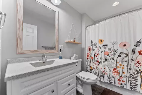 Bath - n9182 Dylan Drive, Appleton, WI 54915 photo 4 of 7