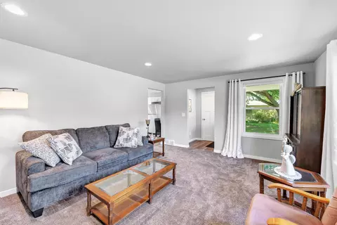 Living - n9598 Noe Road, Appleton, WI 54915 photo 4 of 4