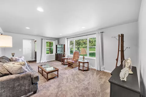 Living - n9598 Noe Road, Appleton, WI 54915 photo 3 of 4