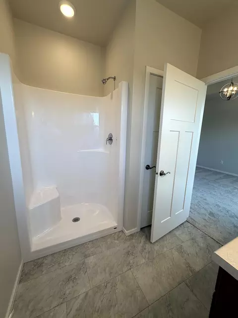 Bath - 2205 Golden Gate Dr, Appleton, WI 54913 photo 2 of 2