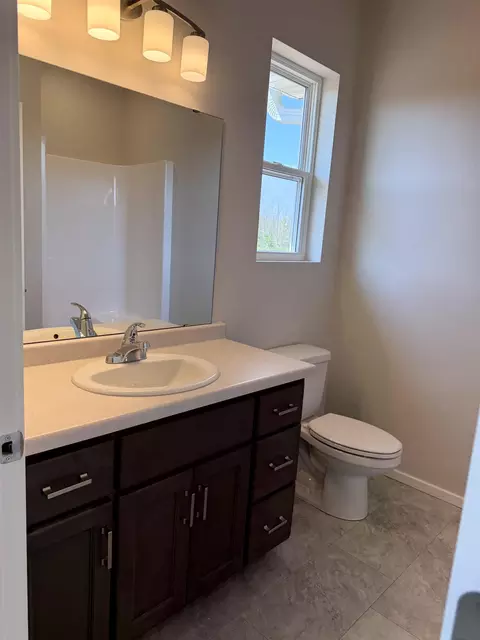 Bath - 2205 Golden Gate Dr, Appleton, WI 54913 photo 1 of 2