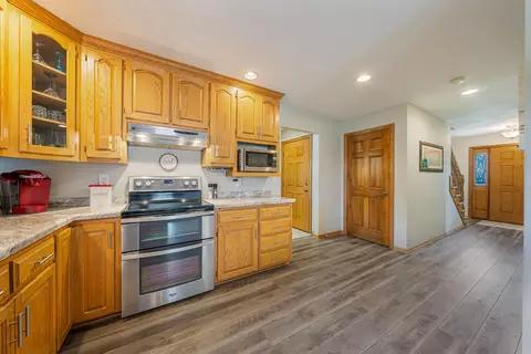 Entry Way - w2434 Snowberry Drive, Appleton, WI 54915 photo 3 of 6