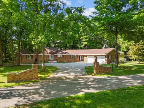 w7829 Oakcrest Drive, Hortonville, WI 54944