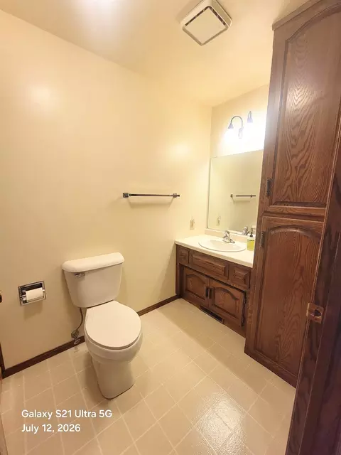 Bath - 1101 E Meadow Grove Blvd, Appleton, WI 54915 photo 4 of 5