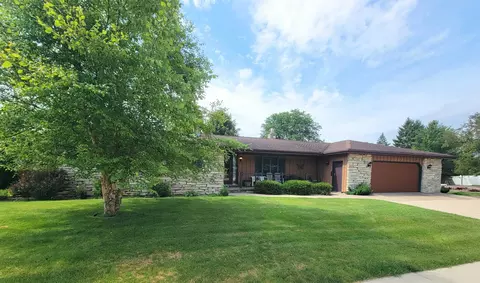 Exterior - 1101 E Meadow Grove Blvd, Appleton, WI 54915 photo 2 of 6