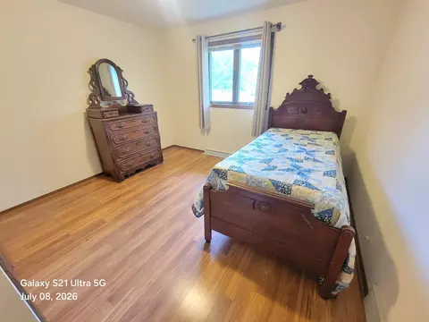 Bedroom - 1101 E Meadow Grove Blvd, Appleton, WI 54915 photo 4 of 9