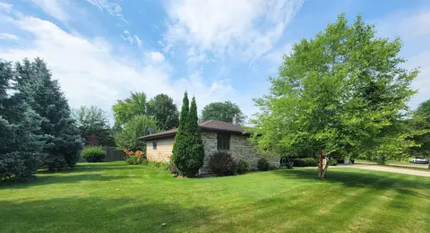 Exterior - 1101 E Meadow Grove Blvd, Appleton, WI 54915 photo 3 of 6