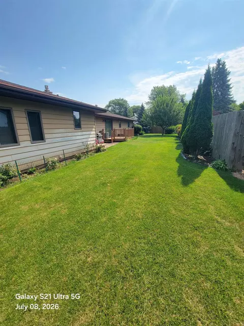 Exterior - 1101 E Meadow Grove Blvd, Appleton, WI 54915 photo 6 of 6