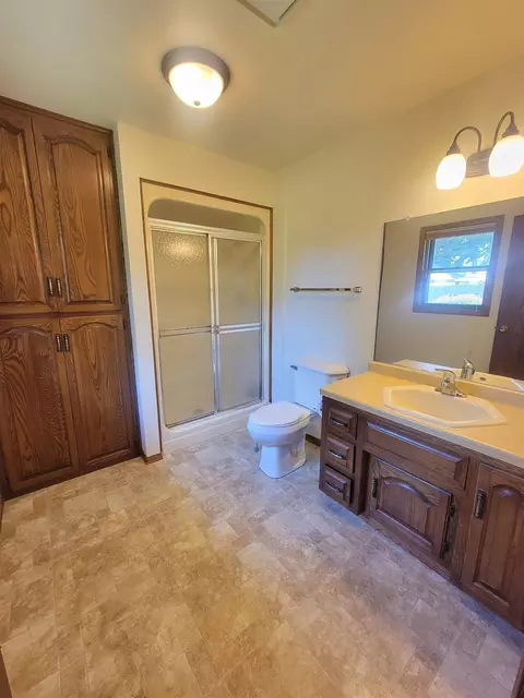 Bath - 1101 E Meadow Grove Blvd, Appleton, WI 54915 photo 3 of 5