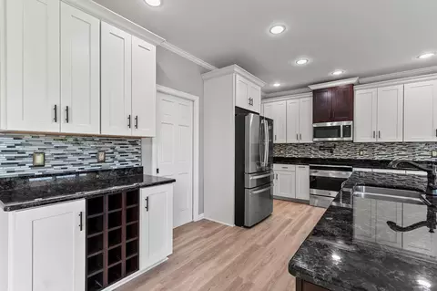 Kitchen - 11 Corn Silk Ct, Wrightstown, WI 54180 photo 8 of 9