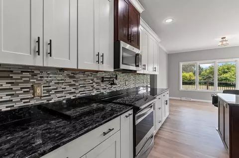 Kitchen - 11 Corn Silk Ct, Wrightstown, WI 54180 photo 6 of 9