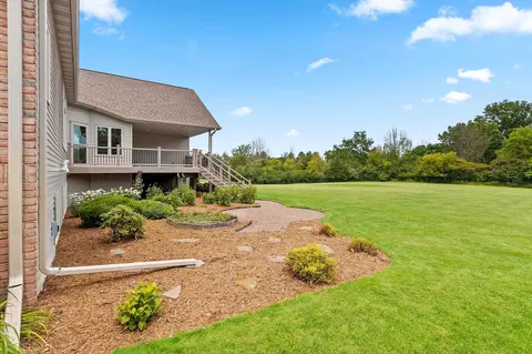 Exterior - 11 Corn Silk Ct, Wrightstown, WI 54180 photo 9 of 14