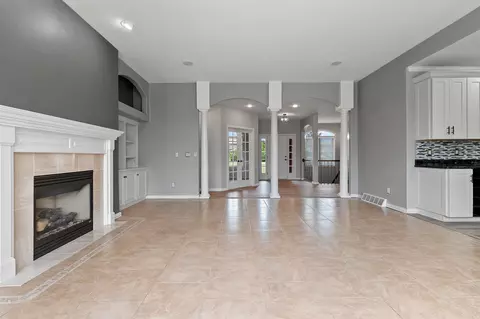 Living - 11 Corn Silk Ct, Wrightstown, WI 54180 photo 5 of 9