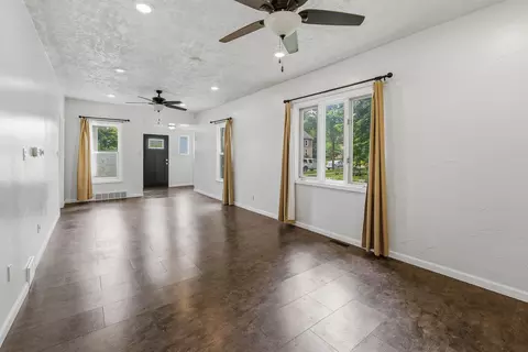 Living - 615 N Bateman St, Appleton, WI 54911 photo 1 of 3