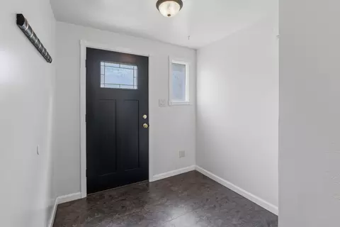 Entry Way - 615 N Bateman St, Appleton, WI 54911 photo 2 of 6