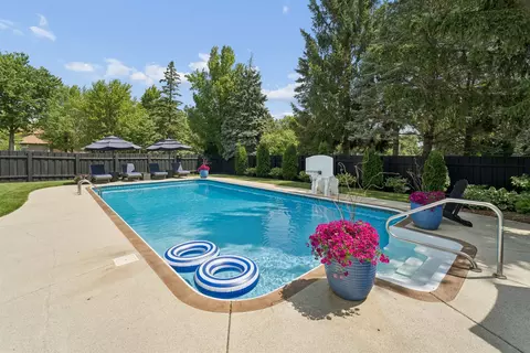 Exterior - 4232 N Terraview Dr, Appleton, WI 54913 photo 7 of 11