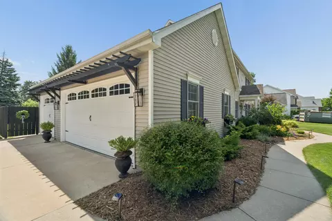 Exterior - 4232 N Terraview Dr, Appleton, WI 54913 photo 2 of 11