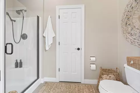 Bath - 4232 N Terraview Dr, Appleton, WI 54913 photo 5 of 8