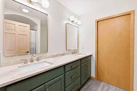 Bath - n9433 Evan Street, Appleton, WI 54915 photo 1 of 3