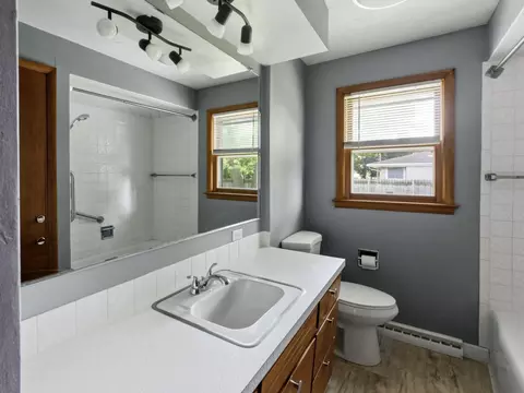 Bath - 1843 Palisades Dr, Appleton, WI 54915 photo 2 of 2