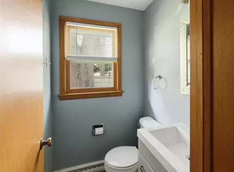 Bath - 1843 Palisades Dr, Appleton, WI 54915 photo 1 of 2