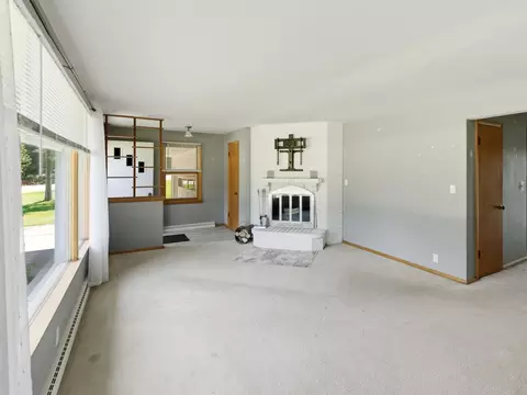 Living - 1843 Palisades Dr, Appleton, WI 54915 photo 2 of 3