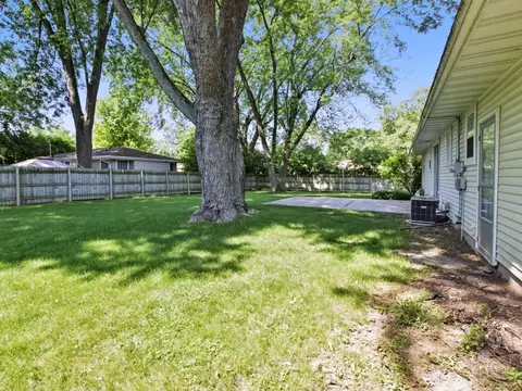 Exterior - 1843 Palisades Dr, Appleton, WI 54915 photo 3 of 5