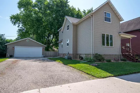 27 N Hickory St, Fond Du Lac, WI 54935