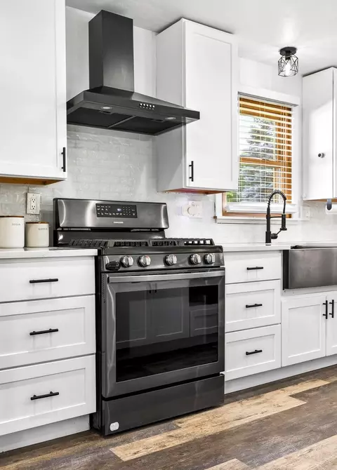 Kitchen - 11 Willow Ct, Appleton, WI 54911 photo 5 of 9