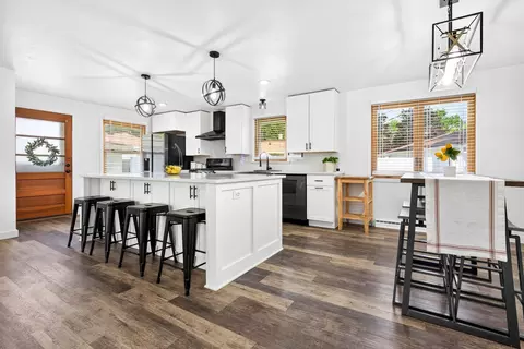 Kitchen - 11 Willow Ct, Appleton, WI 54911 photo 1 of 9