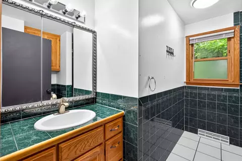 Bath - 11 Willow Ct, Appleton, WI 54911 photo 1 of 2