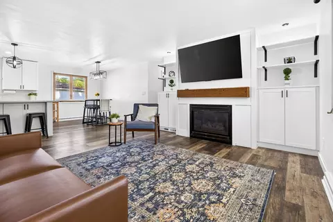 Living - 11 Willow Ct, Appleton, WI 54911 photo 4 of 4