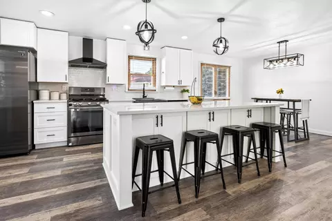 Kitchen - 11 Willow Ct, Appleton, WI 54911 photo 2 of 9