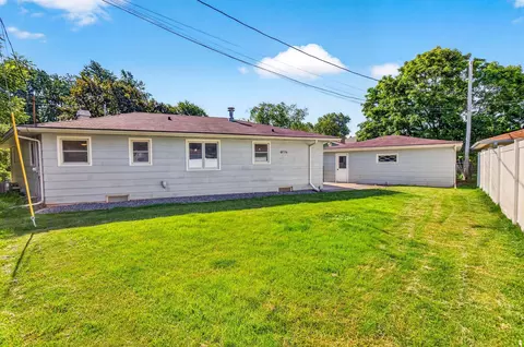 Exterior - 11 Willow Ct, Appleton, WI 54911 photo 4 of 7