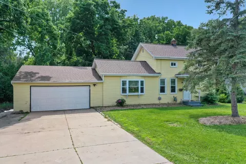 3288 Peterson Rd, Green Bay, WI 54311