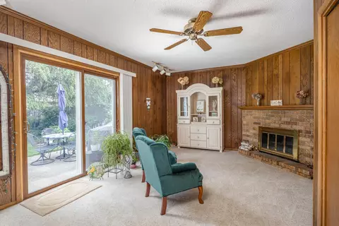 Living - 1715 N Viola St, Appleton, WI 54911 photo 3 of 4