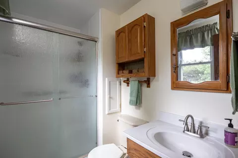 Bath - 1715 N Viola St, Appleton, WI 54911 photo 2 of 3