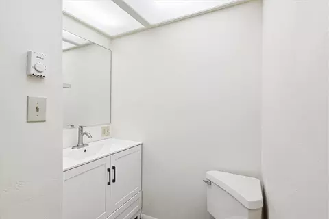 Bath - 1001 S Oneida St #2E, Appleton, WI 54915 photo 1 of 2